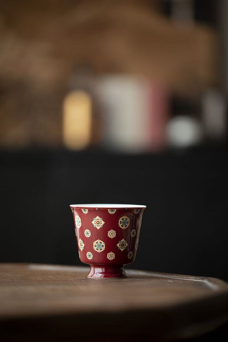 Handmade high-footed teacup with red pipa patterns