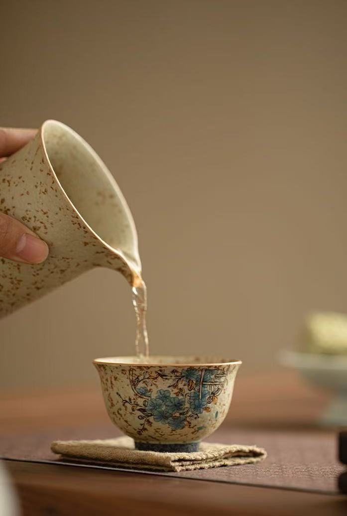Handmade blue and white retro coarse pottery teacups