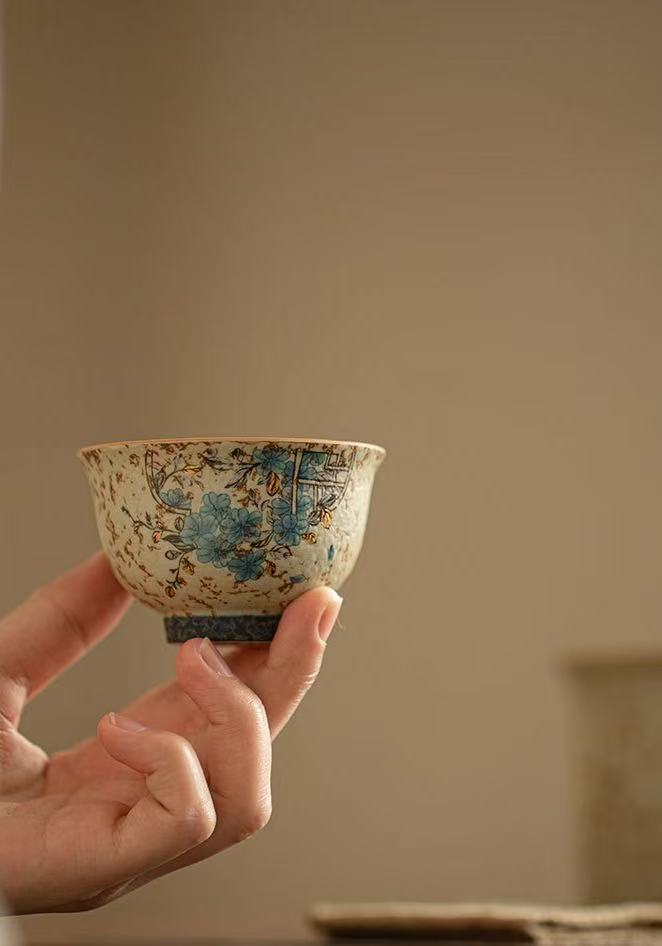 Handmade blue and white retro coarse pottery teacups