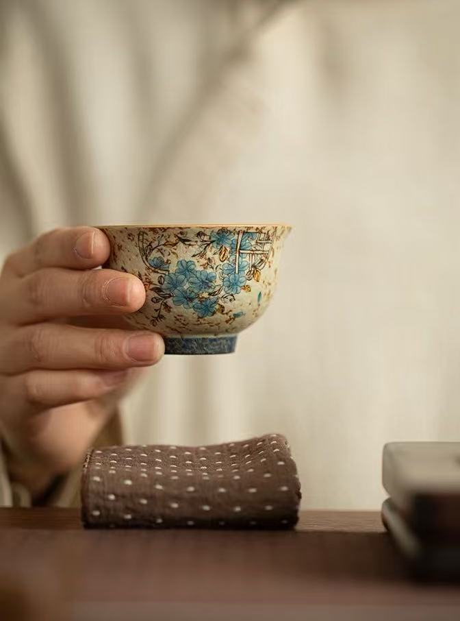 Handmade blue and white retro coarse pottery teacups